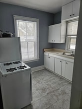 842 Capital Ave NE in Battle Creek, MI - Foto de edificio - Building Photo