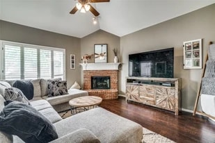 1833 Melton Dr in Carrollton, TX - Building Photo