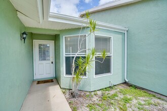 1722 SE Balmoral Ct in Port St. Lucie, FL - Building Photo - Building Photo