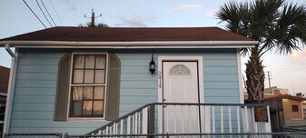2414 Grover Ave in Galveston, TX - Building Photo