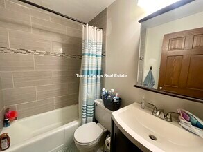 28 Symphony Rd, Unit 1 in Boston, MA - Foto de edificio - Building Photo