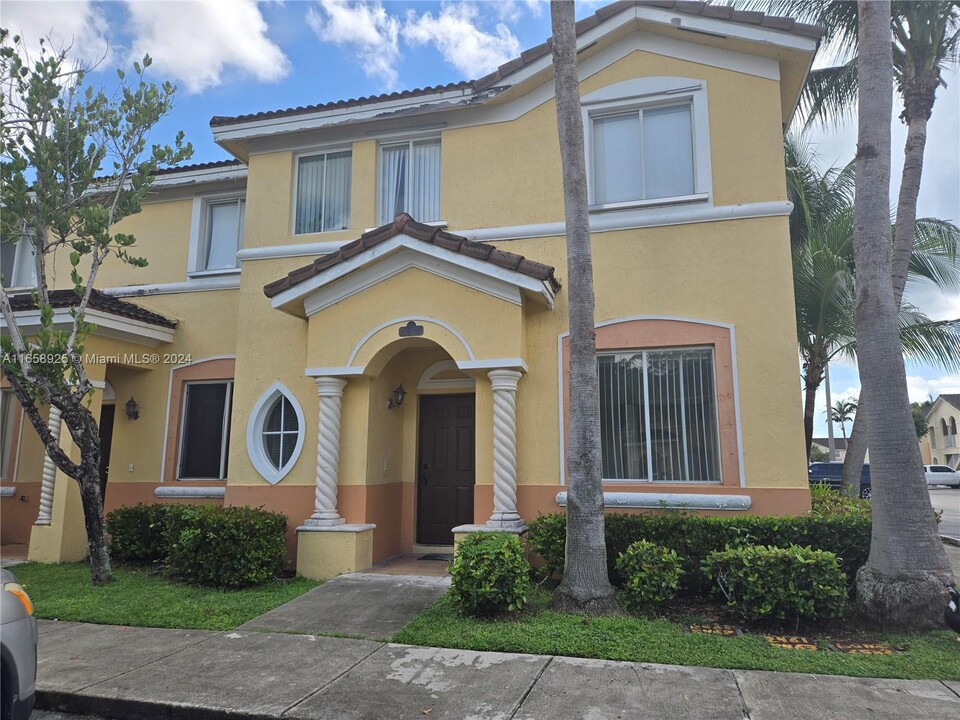 2467 SE 15th Pl in Homestead, FL - Building Photo