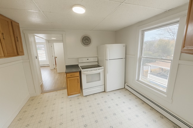 66 School St in Bristol, NH - Building Photo - Building Photo