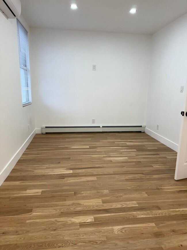 9717 101st St in Ozone Park, NY - Building Photo - Building Photo