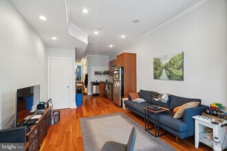 3009 W Girard Ave in Philadelphia, PA - Building Photo - Building Photo