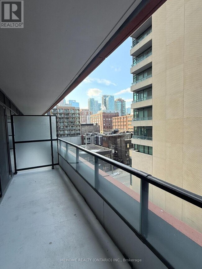 180 Front St E in Toronto, ON - Building Photo - Building Photo