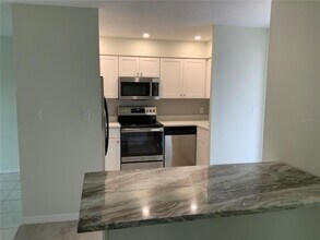 2118 Michele Dr in Sarasota, FL - Building Photo - Building Photo