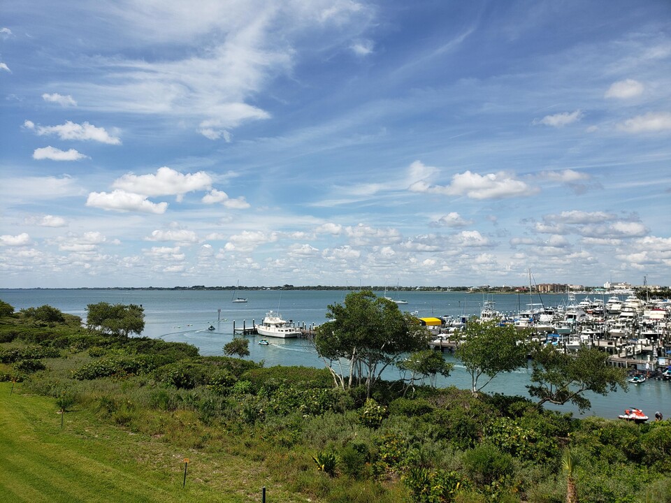 34 Harbour Isle Dr W in Fort Pierce, FL - Foto de edificio