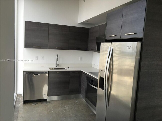151 SE 1st St in Miami, FL - Building Photo - Building Photo