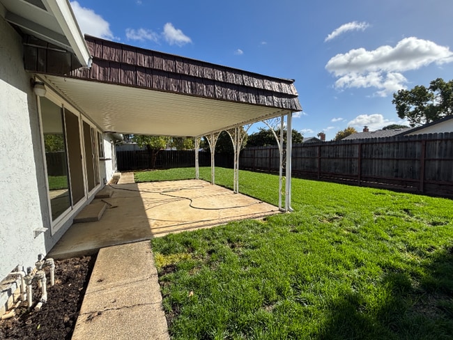 524 Gonzales Dr in Vacaville, CA - Foto de edificio - Building Photo