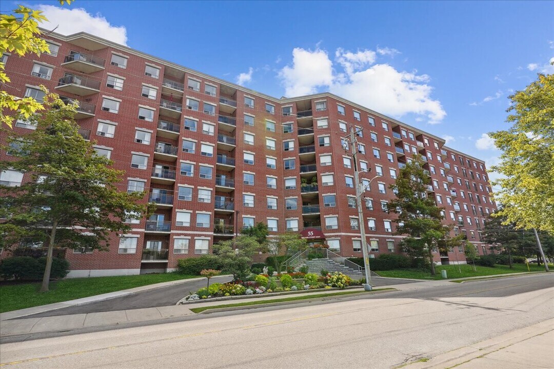 William Apartments in Oshawa, ON - Building Photo