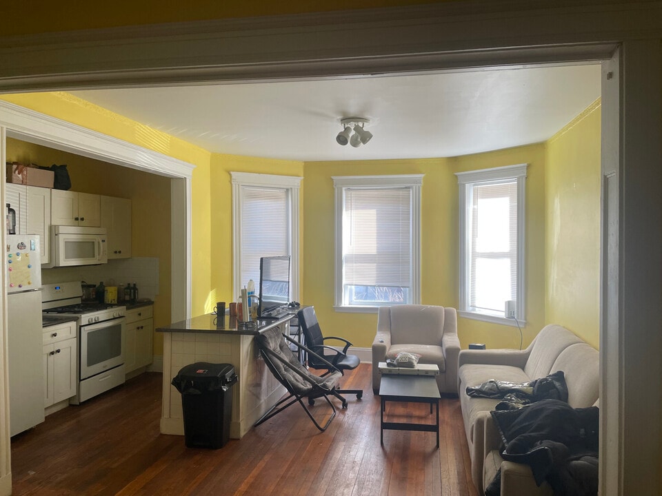43 Orkney Rd, Unit 1 in Boston, MA - Foto de edificio