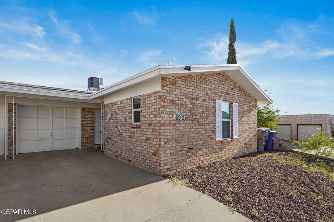 6923 Alto Rey Ave in El Paso, TX - Building Photo