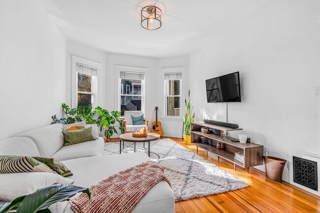 26 Peverell St in Boston, MA - Building Photo - Building Photo
