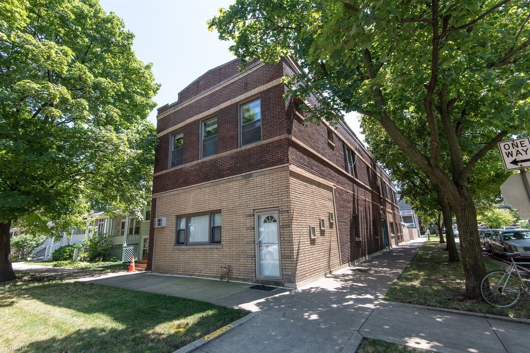 4255 N Campbell Ave-Unit -Apt 1S in Chicago, IL - Building Photo