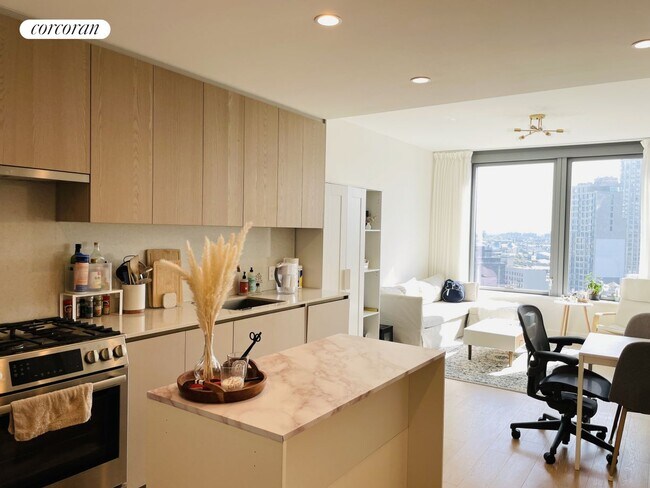 3 Ct Square W in Queens, NY - Building Photo - Building Photo