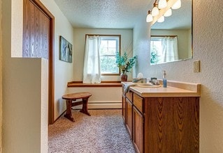 Wellington Townhomes in Grand Forks, ND - Building Photo - Building Photo