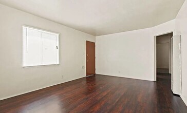 6609 1/2 Brynhurst Ave in Los Angeles, CA - Foto de edificio - Building Photo