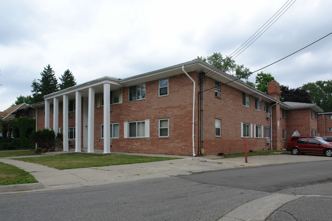 AppleTree Apartments in East Lansing, MI - Building Photo