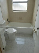 1025 Twin Lakes Dr-Unit -28-A in Coral Springs, FL - Foto de edificio - Building Photo