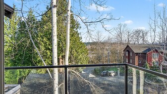 15152 NE 82nd St, Unit 304 in Redmond, WA - Building Photo