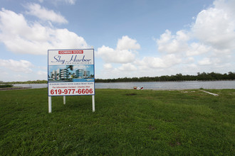 Sky Harbor Condominiums in Hollywood, FL - Building Photo - Building Photo