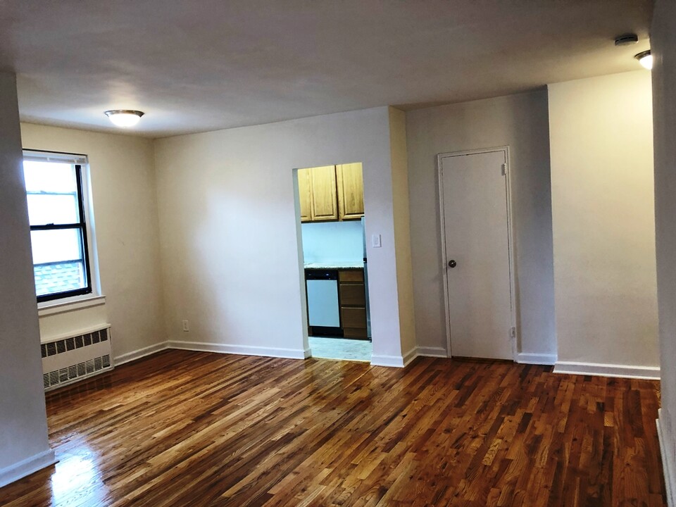 89-10 63rd Dr in Rego Park, NY - Building Photo