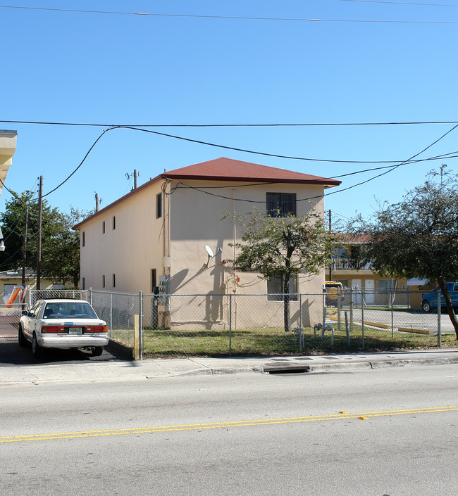 2951 Palm Ave in Hialeah, FL - Building Photo - Building Photo