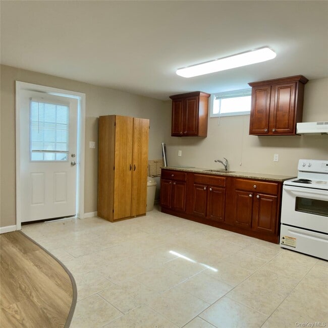 40 Market St in Port Jefferson Station, NY - Building Photo - Building Photo