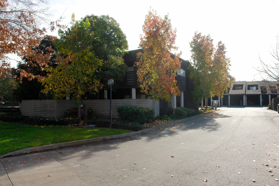 Summerfield Townhomes in Santa Rosa, CA - Building Photo