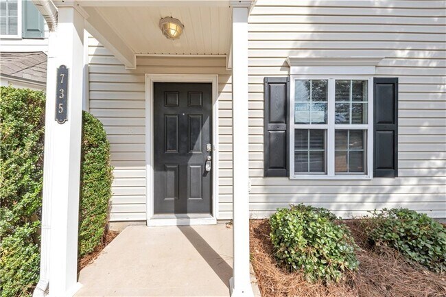 735 Crestwell Cir in Atlanta, GA - Building Photo - Building Photo