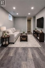 90 Lorne St in St Catharines, ON - Building Photo - Building Photo