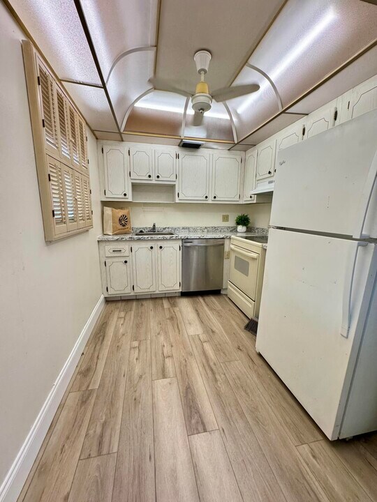 460 Saxony Way in Delray Beach, FL - Building Photo
