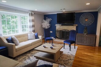 60 North Ave in Weston, MA - Foto de edificio - Building Photo