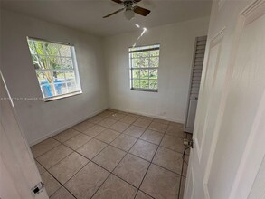 4101 SW 21st St-Unit -W in West Park, FL - Foto de edificio - Building Photo