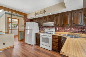 10527 Prestwick Dr in St. Louis, MO - Building Photo - Building Photo