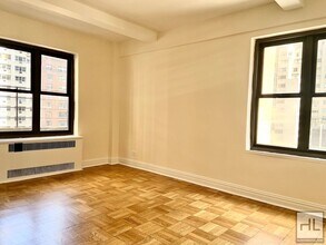 PRIVATE TERRACE! 2 BED IN PRIME SUTTON PLA in New York, NY - Foto de edificio - Building Photo