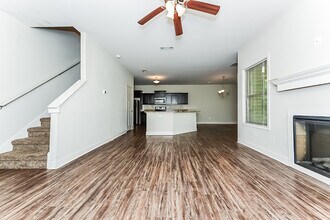 1020 Allegiance Dr in Locust Grove, GA - Foto de edificio - Building Photo