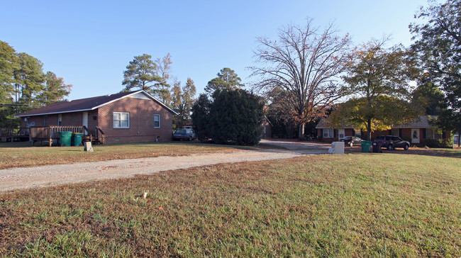 1105 S Lombard St in Clayton, NC - Building Photo - Building Photo