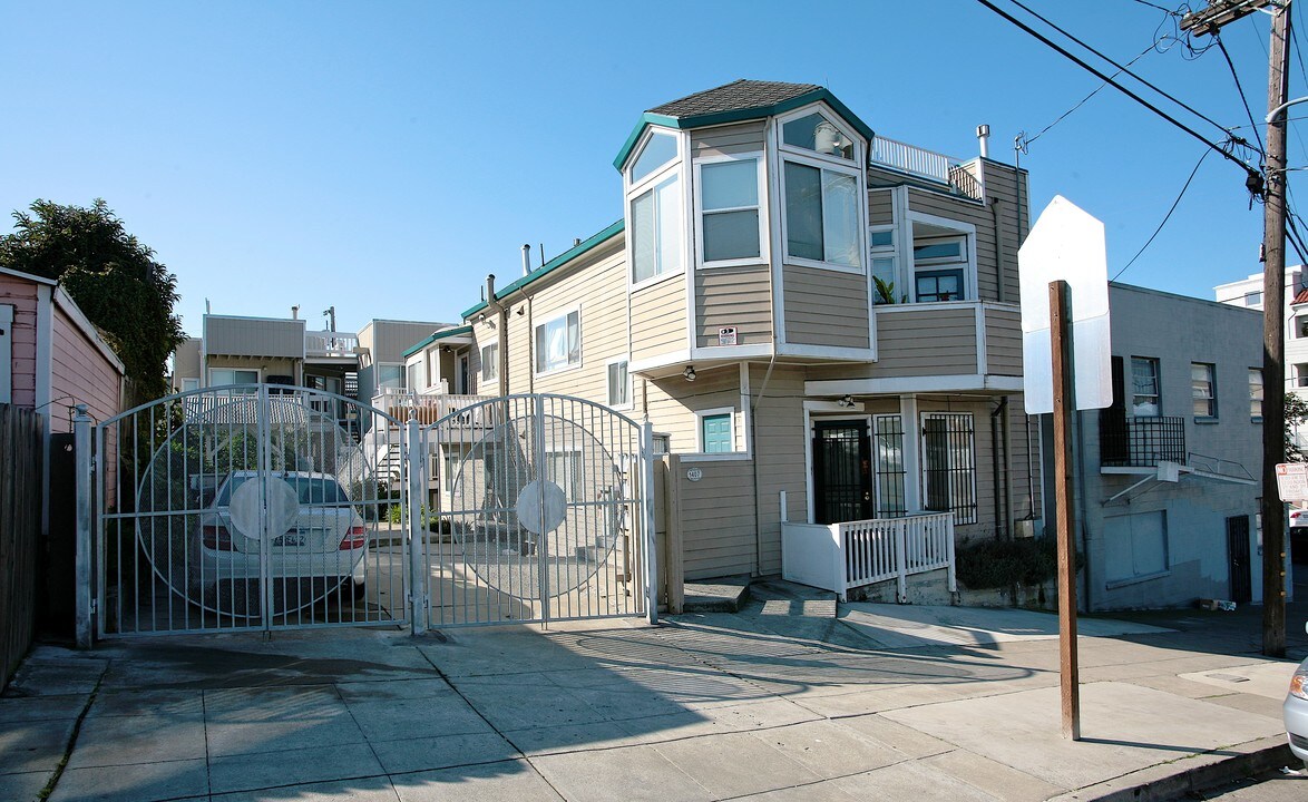 1407 E 15th St in Oakland, CA - Foto de edificio