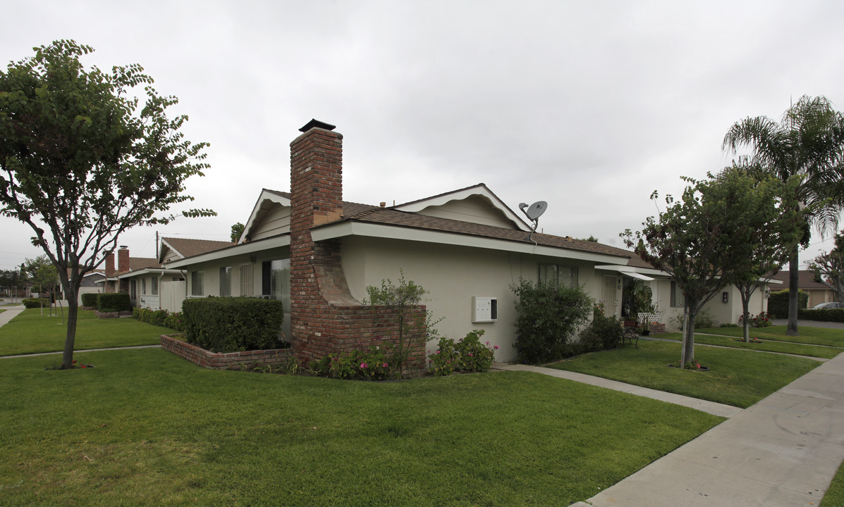 801 W La Verne St in Anaheim, CA - Building Photo