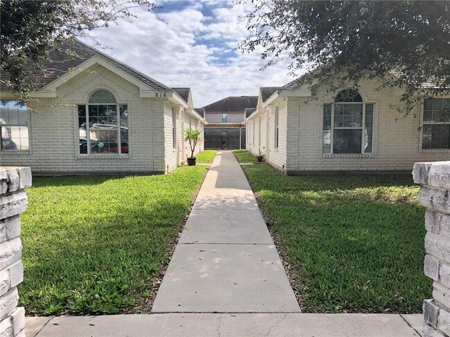 816 N Cross Ln-Unit -1 in Edinburg, TX - Foto de edificio - Building Photo