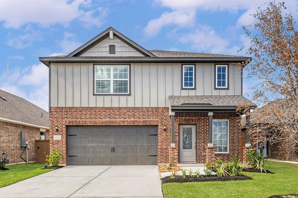 1107 Whispering Winds Dr in Beasley, TX - Building Photo