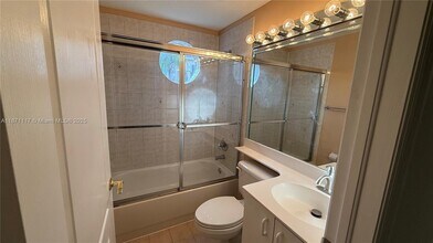 10150 SW 88th St, Unit 106 in Miami, FL - Building Photo - Building Photo