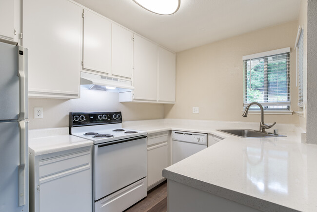 Heritage Grove Apartments in El Sobrante, CA - Foto de edificio - Interior Photo