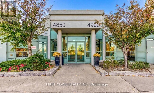 4900 Glen Erin Dr in Mississauga, ON - Building Photo - Building Photo