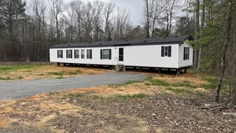 115 J B Cyrus Rd in Calhoun, LA - Building Photo