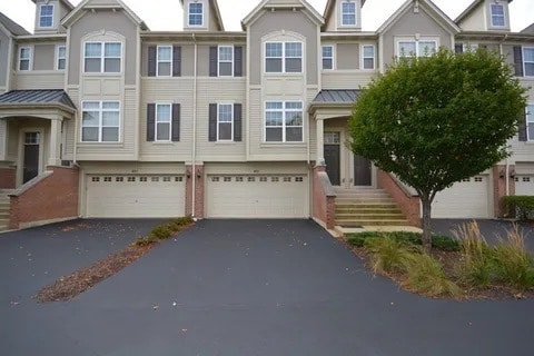 property at 401 N Commerce St