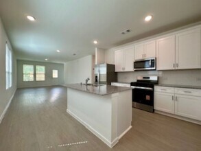 500 Kinglet Dr in Willis, TX - Building Photo - Building Photo