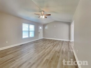 2010 Beauty St in Statesville, NC - Foto de edificio - Building Photo